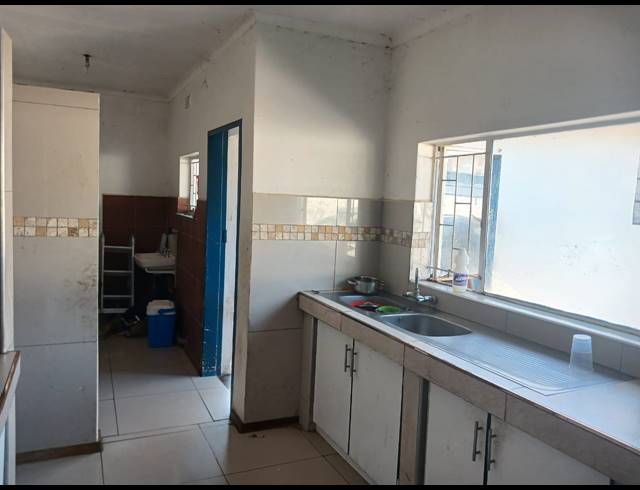 5 BEDROOM HOUSE FOR SALE IN PENINA PARK